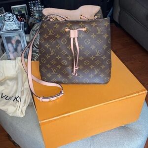 Louis Vuitton NeoNoe Rose Poudre Bucket bag MM